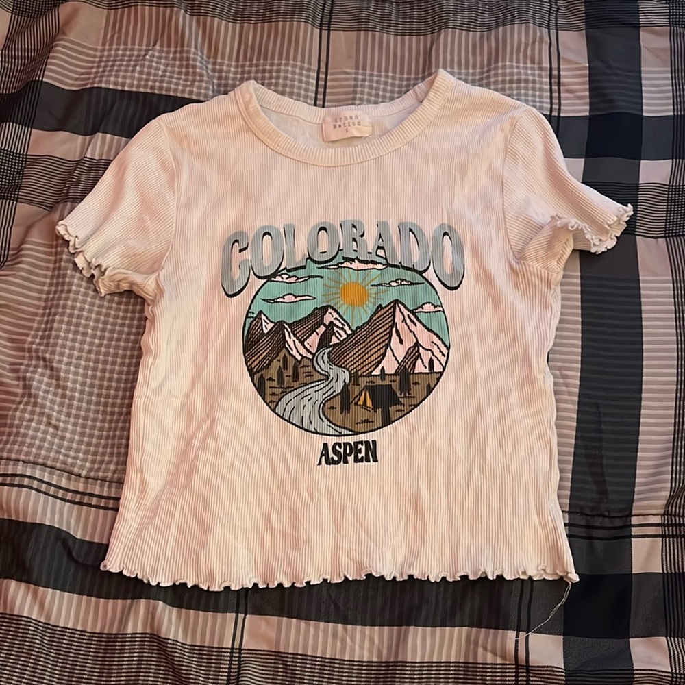 shirt is white, thread is coming from bottom, other than that good shirt